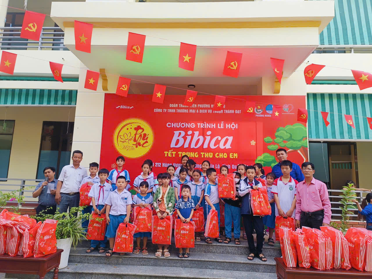 Chương trình Trung Thu cho em — Châu Ngọc Khang & Bibica 6
